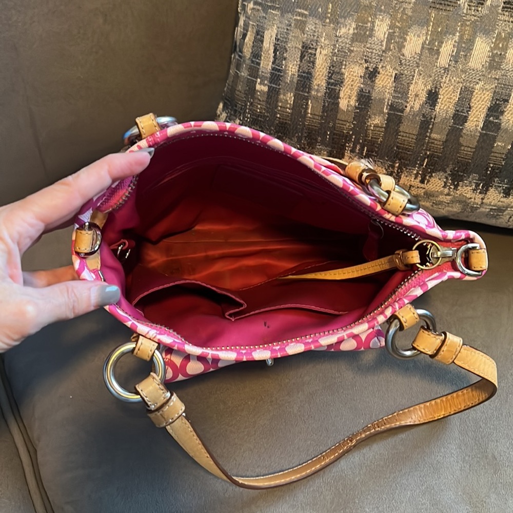 Coach small handbag, light pink & dark pink writing - Picture 2 of 3